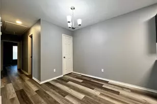 1010 S Retta St, Fort Worth, TX 76111 - Photo 5