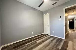 1010 S Retta St, Fort Worth, TX 76111 - Photo 19