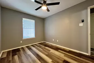 1010 S Retta St, Fort Worth, TX 76111 - Photo 15