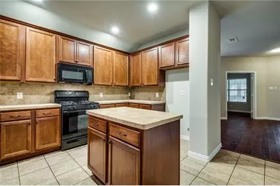 811 Creekside Drive, Little Elm, TX 75068 - Photo 9