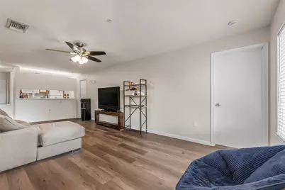 527 Southwest Parkway #303, College Station, TX 77840 - Photo 5