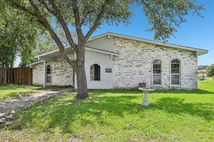 3049 Ravine Trail, Carrollton, TX 75007 - Photo 3
