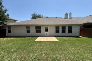 304 E Clover Park Dr, Fort Worth, TX 76140 - Photo 29
