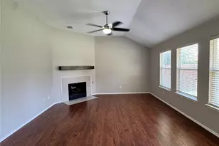 304 E Clover Park Dr, Fort Worth, TX 76140 - Photo 11