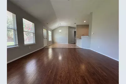 305 E Clover Park Drive, Fort Worth, TX 76140 - Photo 13