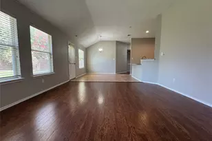 304 E Clover Park Dr, Fort Worth, TX 76140 - Photo 13