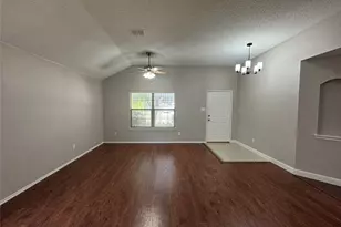 304 E Clover Park Dr, Fort Worth, TX 76140 - Photo 3