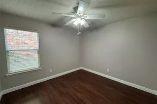 304 E Clover Park Dr, Fort Worth, TX 76140 - Photo 23