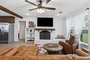 1057 Hereford Dr, Springtown, TX 76082 - Photo 3