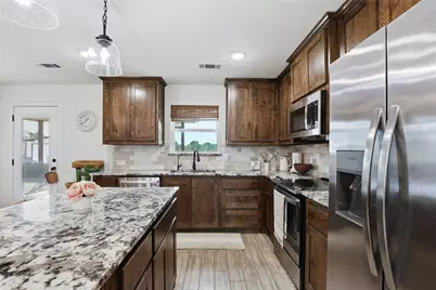 1057 Hereford Drive, Springtown, TX 76082 - Photo 5