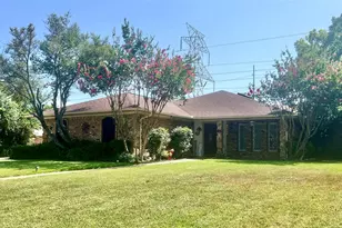 1826 Green Tree Ln, Duncanville, TX 75137 - Photo 1