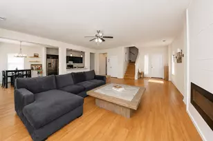 256 Natalie Dr, Grand Prairie, TX 75051 - Photo 5
