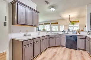 525 Oakbrook Dr, Burleson, TX 76028 - Photo 11