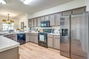 525 Oakbrook Dr, Burleson, TX 76028 - Photo 9