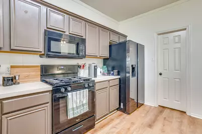 525 Oakbrook Drive, Burleson, TX 76028 - Photo 13
