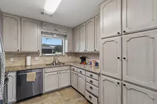1300 Linda Ct, Cleburne, TX 76033 - Photo 13