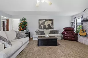 1300 Linda Ct, Cleburne, TX 76033 - Photo 7