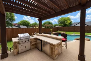 1300 Linda Ct, Cleburne, TX 76033 - Photo 3