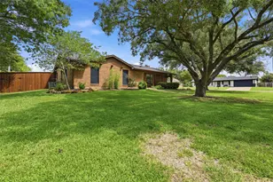 1300 Linda Ct, Cleburne, TX 76033 - Photo 33