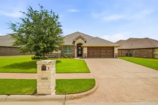 1010 Anna Cir, Granbury, TX 76048 - Photo 3