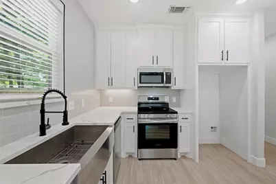 931 W Collins Street, Denison, TX 75020 - Photo 11