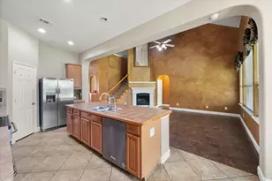 1008 Linden Dr, Burleson, TX 76028 - Photo 9