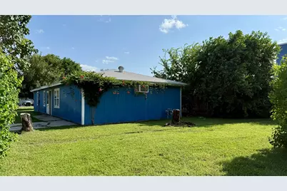 509 N 10th Street, Sanger, TX 76266 - Photo 3
