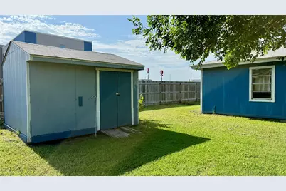 509 N 10th Street, Sanger, TX 76266 - Photo 5
