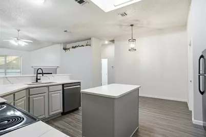 7103 Greenspoint Drive, Arlington, TX 76001 - Photo 5