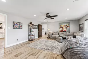 304 W Links Dr, Godley, TX 76044 - Photo 17