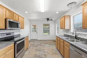 6003 Brookfall Dr, Arlington, TX 76018 - Photo 11