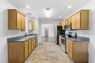6003 Brookfall Dr, Arlington, TX 76018 - Photo 9