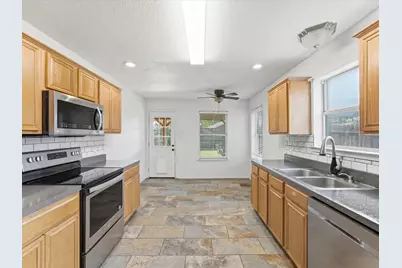 6003 Brookfall Drive, Arlington, TX 76018 - Photo 11