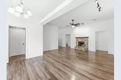 6003 Brookfall Drive, Arlington, TX 76018 - Photo 5