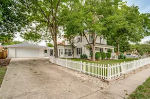 1015 N College St, McKinney, TX 75069 - Photo 1