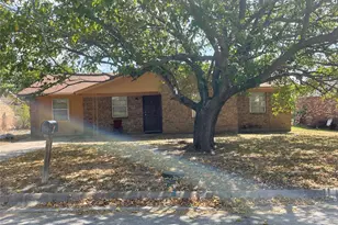 1818 Arkansas St, Gainesville, TX 76240 - Photo 1