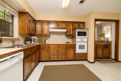 1211 Brookfield Lane, Mansfield, TX 76063 - Photo 11