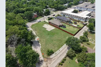 11 W Higgins Boulevard, Cockrell Hill, TX 75211 - Photo 3