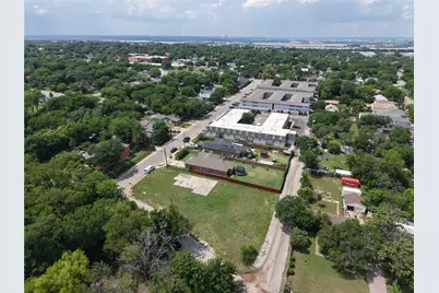 11 W Higgins Boulevard, Cockrell Hill, TX 75211 - Photo 7