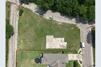 11 W Higgins Boulevard, Cockrell Hill, TX 75211 - Photo 17