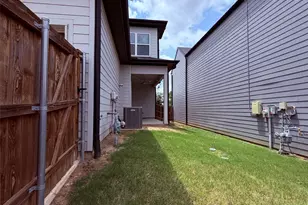 2232 Scenic Bluff Dr, Fort Worth, TX 76111 - Photo 11