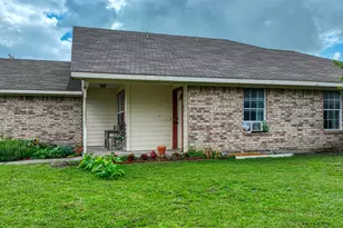 108 Wolf Ln, Lacy Lakeview, TX 76705 - Photo 3