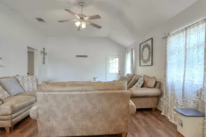 108 Wolf Lane, Lacy Lakeview, TX 76705 - Photo 11
