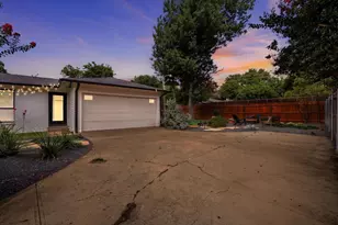 1235 Barlow Ave, Dallas, TX 75224 - Photo 19