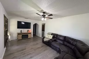 906 Zahara St, Bowie, TX 76230 - Photo 3