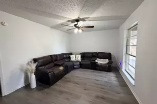 906 Zahara St, Bowie, TX 76230 - Photo 5