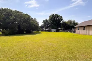 906 Zahara St, Bowie, TX 76230 - Photo 21