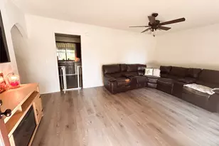 906 Zahara St, Bowie, TX 76230 - Photo 5