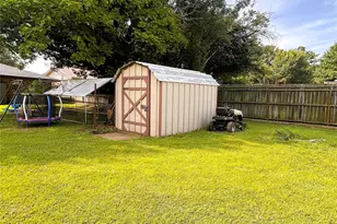 906 Zahara St, Bowie, TX 76230 - Photo 23