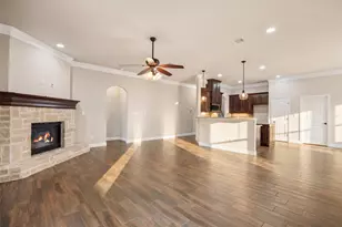 2038 Clive Dr, Granbury, TX 76048 - Photo 7